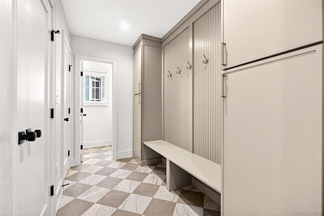 Building Photo - 306 Hunter St