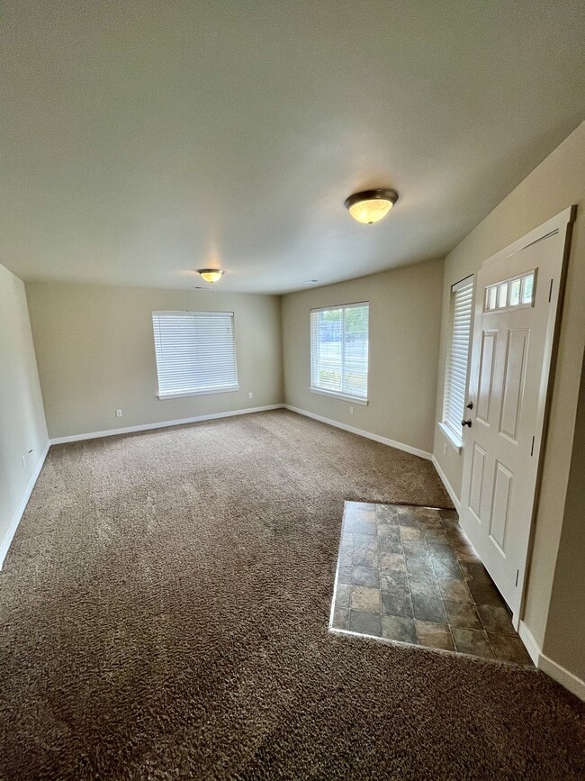 Building Photo - 1032 Cherry St