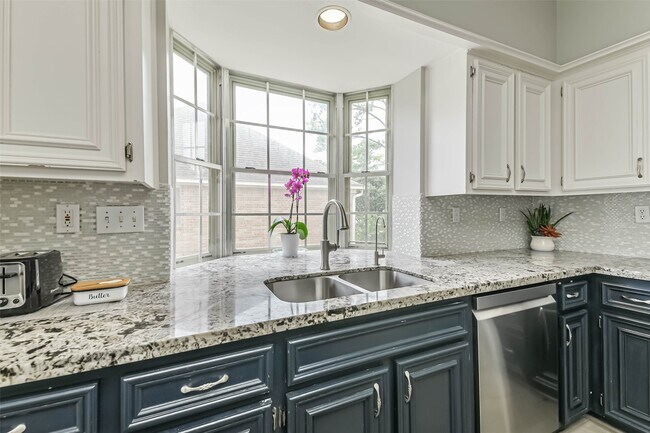Building Photo - 13023 Dogwood Blossom Trail