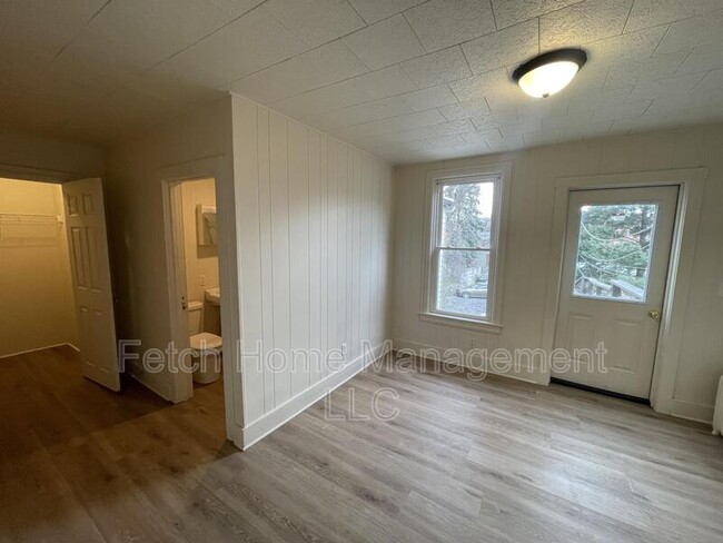 Building Photo - 930 Cumberland St