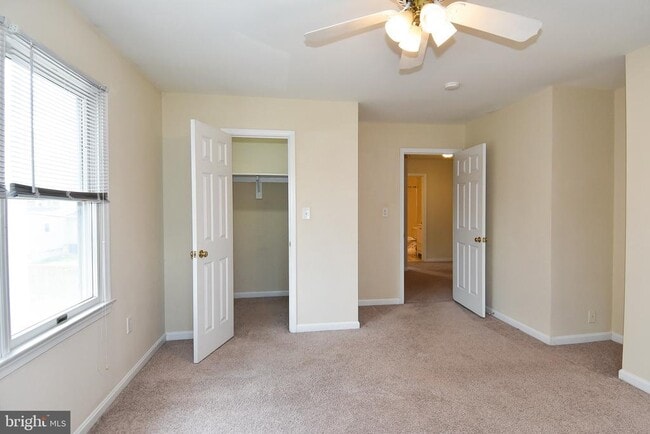 Building Photo - 930 N Danville St