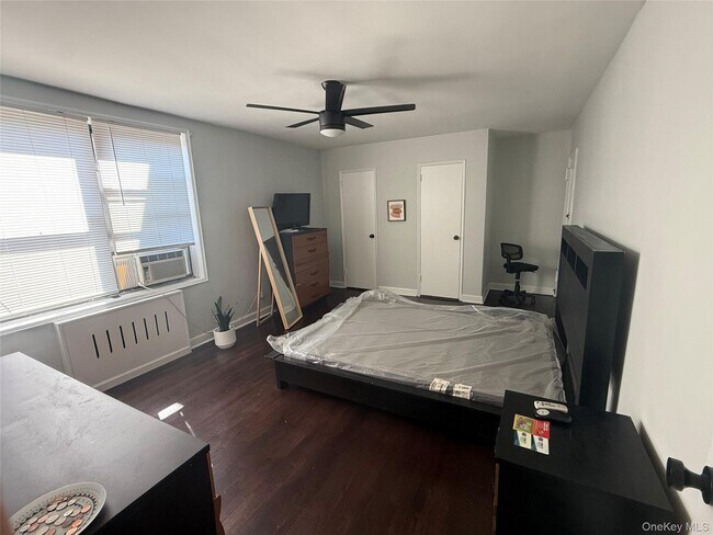 Building Photo - 555 McLean Ave
