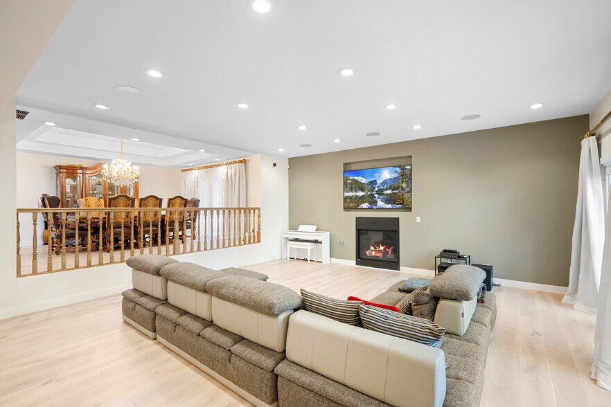 Building Photo - 3331 Oakmont View Dr