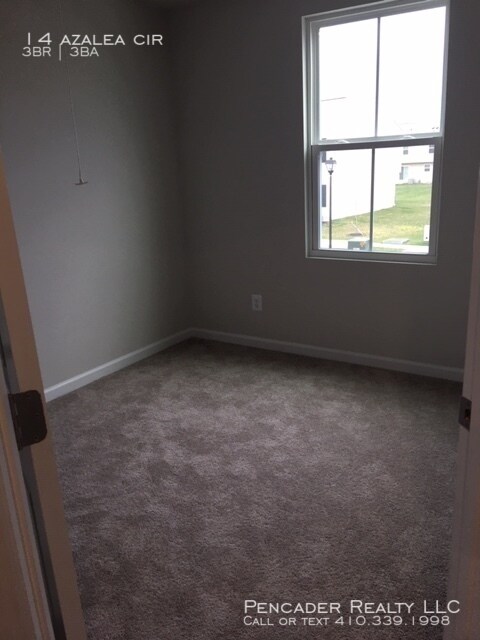 Building Photo - Beautiful 3BR 2BA Townhome built in 2019
