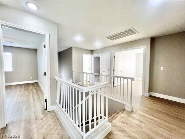 Building Photo - 1705 Encarta St