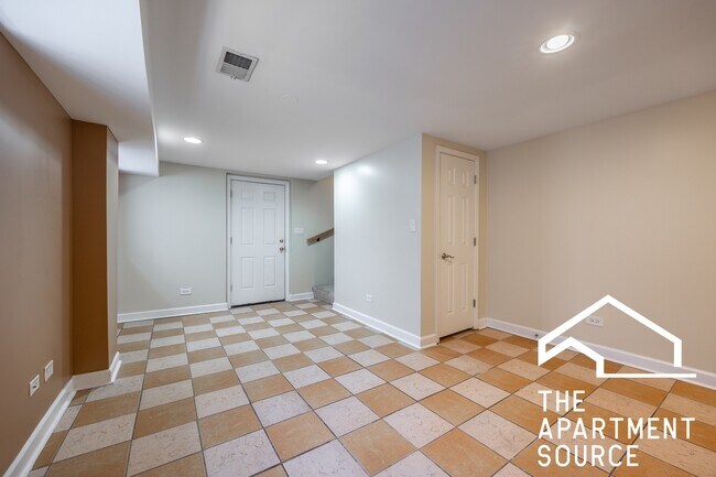 Building Photo - 2852 N Kedzie Ave