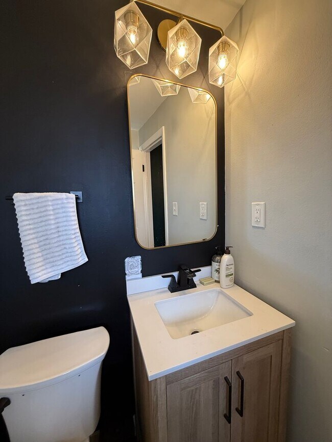 Building Photo - Charming Arvada Ranch