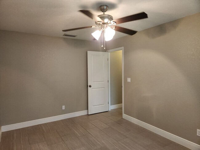 Building Photo - Duplex for rent