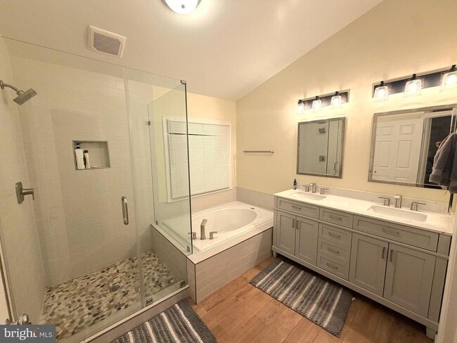 Building Photo - 9425 Van Arsdale Dr
