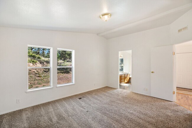 Building Photo - Wonderful Rural Home!