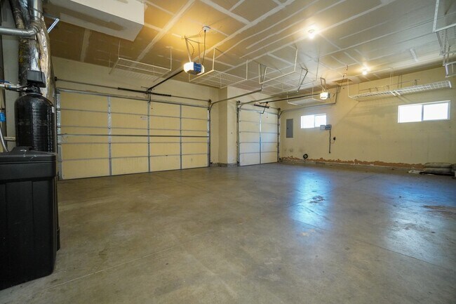 Building Photo - 2511 W Teano Dr