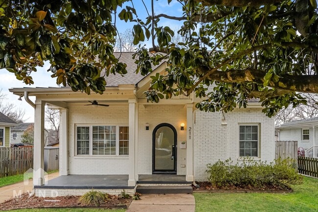 Building Photo - 211 Idlewild Ave