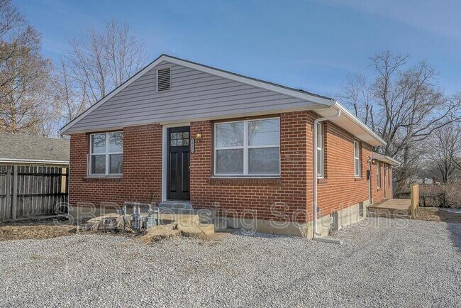 Primary Photo - 1017 N River Blvd