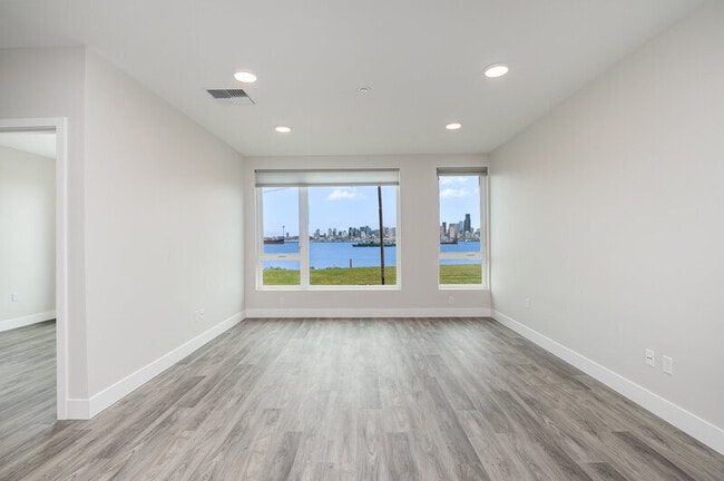 Building Photo - 1709 Harbor Ave SW