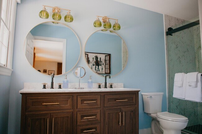 Building Photo - 946 Magnolia St SE