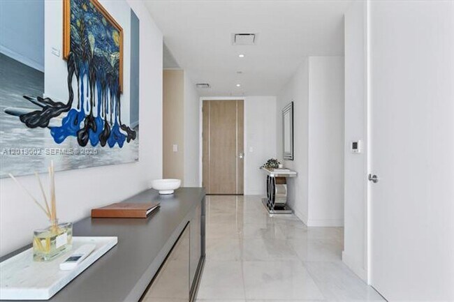 Building Photo - 15701 Collins Ave