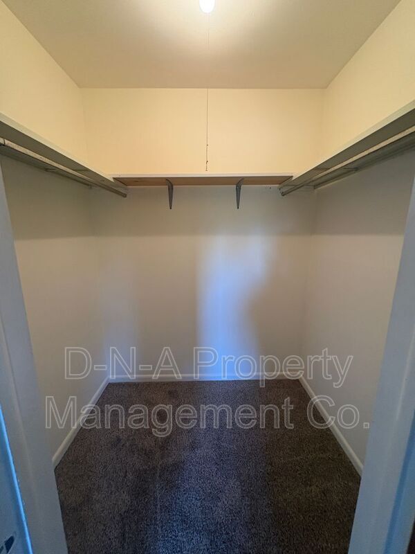 Building Photo - 404 Woodcliff Ave