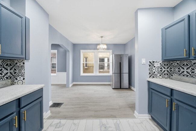 Building Photo - 8824 S Wabash Ave