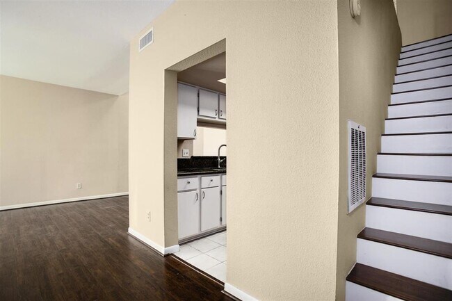 Building Photo - 1300 Augusta Dr