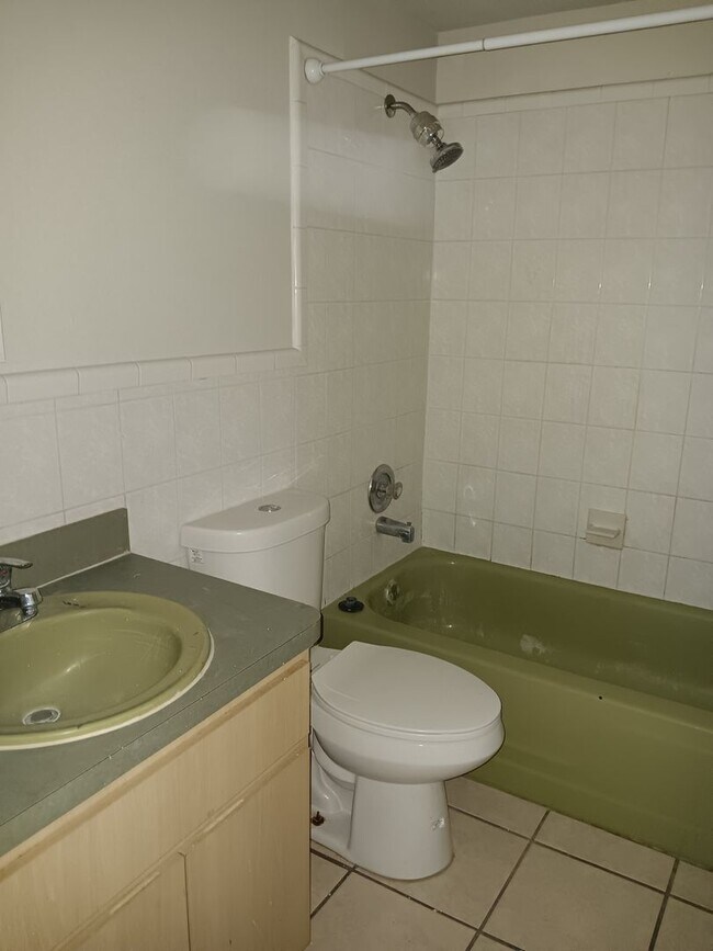 Building Photo - 2/1 Apartment in New Port Richey