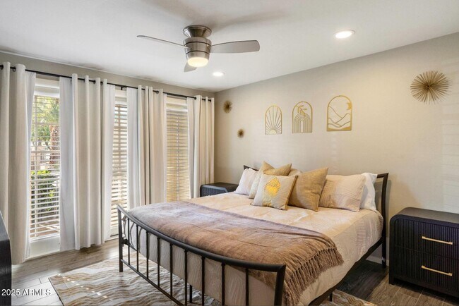 Building Photo - 7802 E MacKenzie Dr