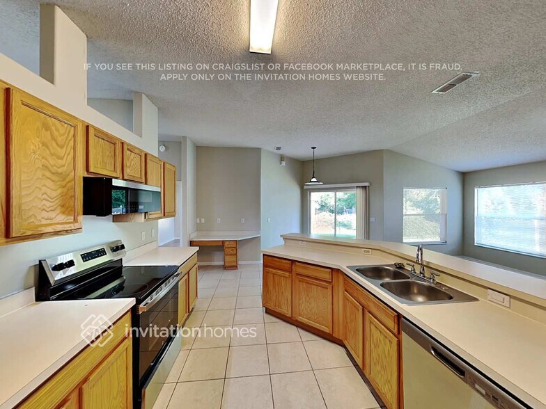 Building Photo - 1395 Valhalla St
