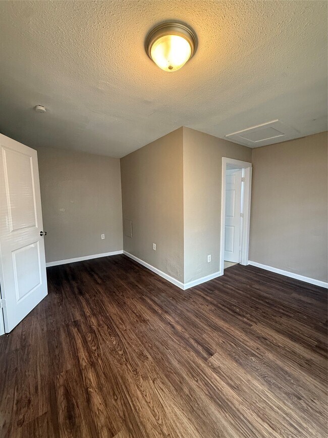 Building Photo - 7314 Navigation Blvd