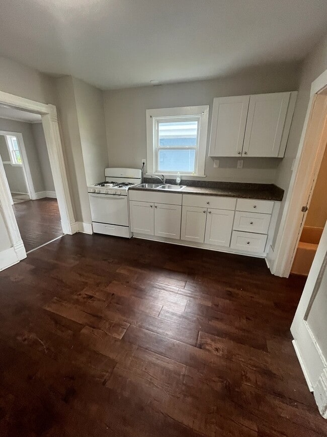 Building Photo - 1320 Sanford St