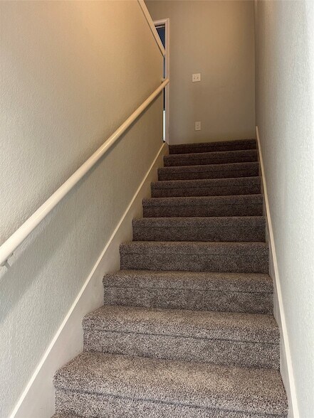 Building Photo - 10978 Maywood St