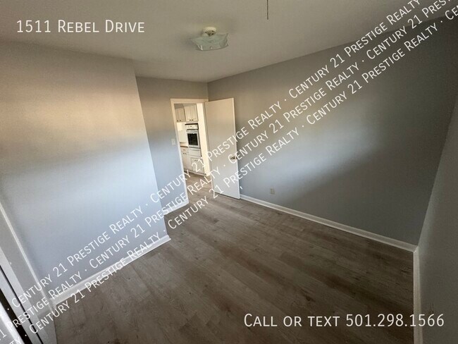 Building Photo - 1511 Rebel Dr