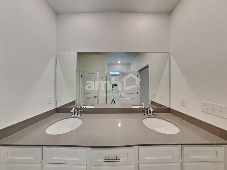 Building Photo - 6301 Emerald Hls Wy