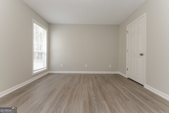 Building Photo - 105 Timberwood Dr