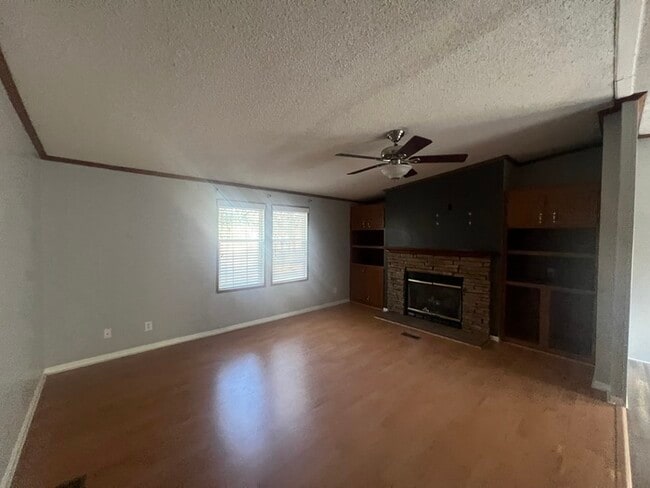 Building Photo - Peden Point/Mrytle Grove/Masonboro Loop South Wilmington 2 garage garage! Oak Trees! Covered Porch!