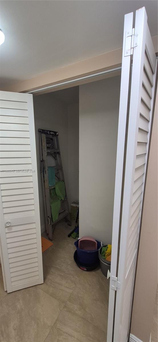 Building Photo - 14401 N Kendall Dr