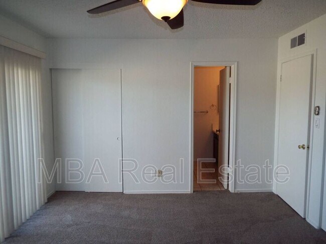 Building Photo - 1688 W Village Way