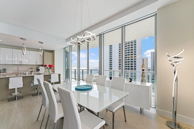 Building Photo - 3100 N Ocean Dr