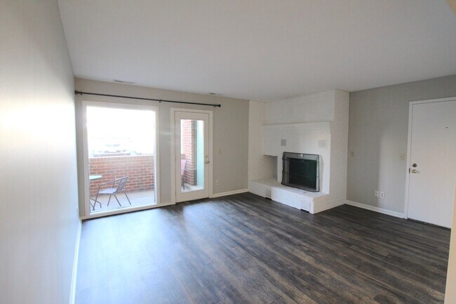 Building Photo - 1112 Blue Ridge Dr