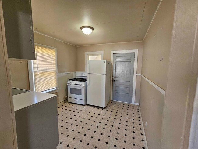 Building Photo - 1301 Avenue A