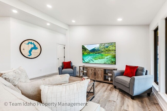 Building Photo - BRAND NEW! Fully furnished and stocked Single Level Home...Easy & Beautiful Living with a stunnin...