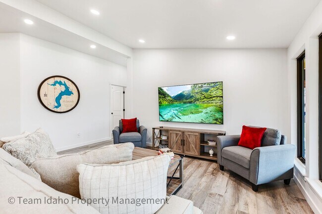 Building Photo - BRAND NEW! Single Level Home...Easy & Beautiful Living with a stunning view of Lake Pend Oreille