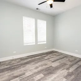 Building Photo - 1609 W Rascher Ave