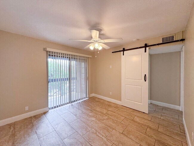 Building Photo - 3843