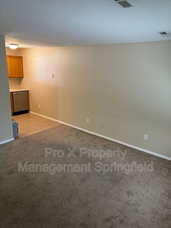 Building Photo - 1050 W Elm St