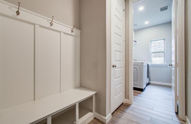 Building Photo - 4910 Morrison Dr
