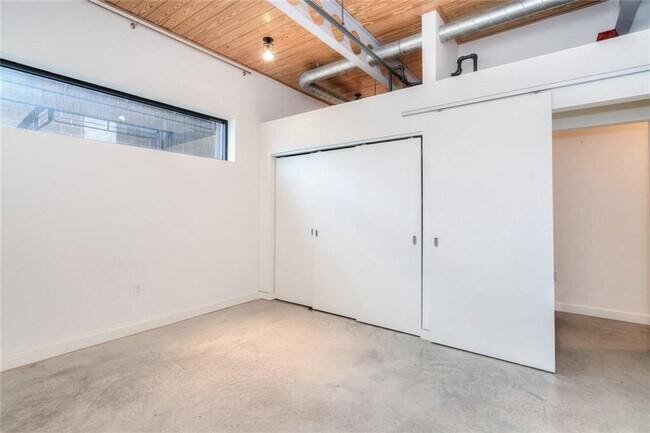 Building Photo - 1401 Eva St