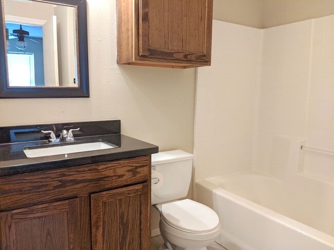 Building Photo - IMMEDIATE MOVE IN!!!  AMAZING 4 BED/3.5 BA...