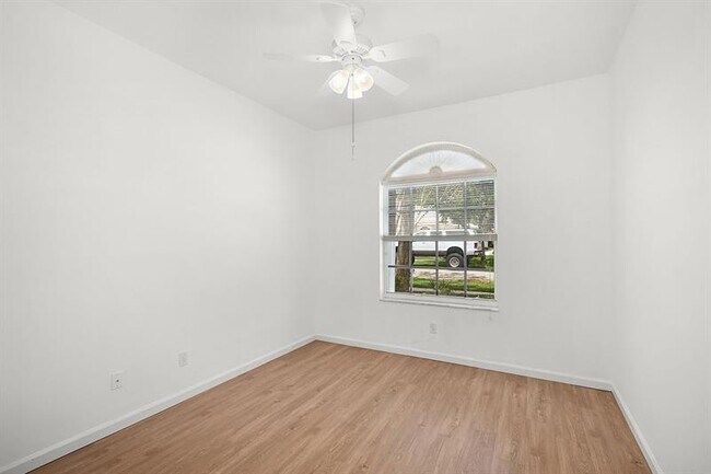 Building Photo - 6888 SE Warwick Ln