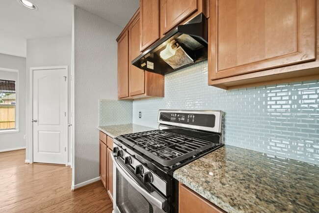 Building Photo - 25959 Ravenside Dr