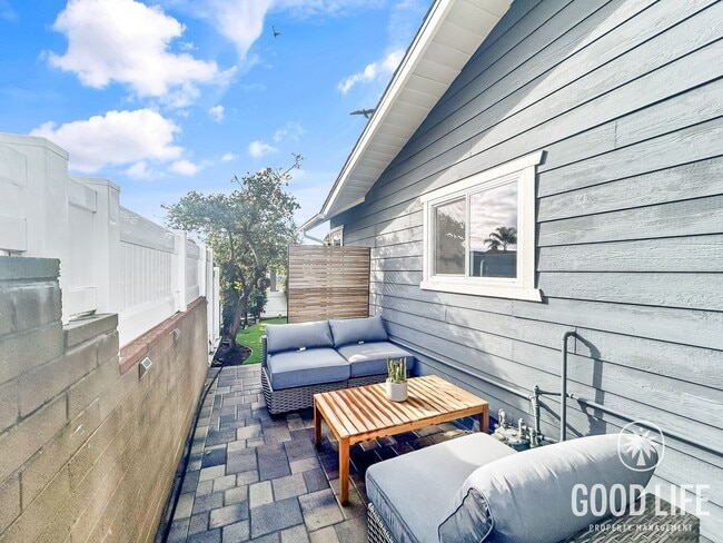 Building Photo - Beautiful 2BD/2BA W/ Detached Garage and A/C in Talmadge!