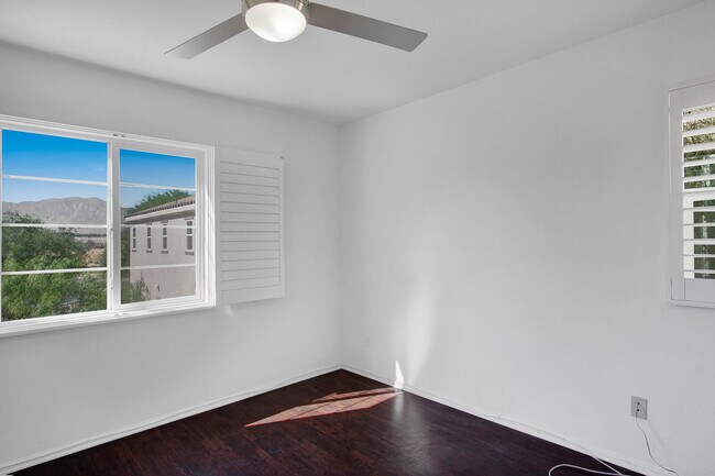 Building Photo - 607 Calle Vibrante